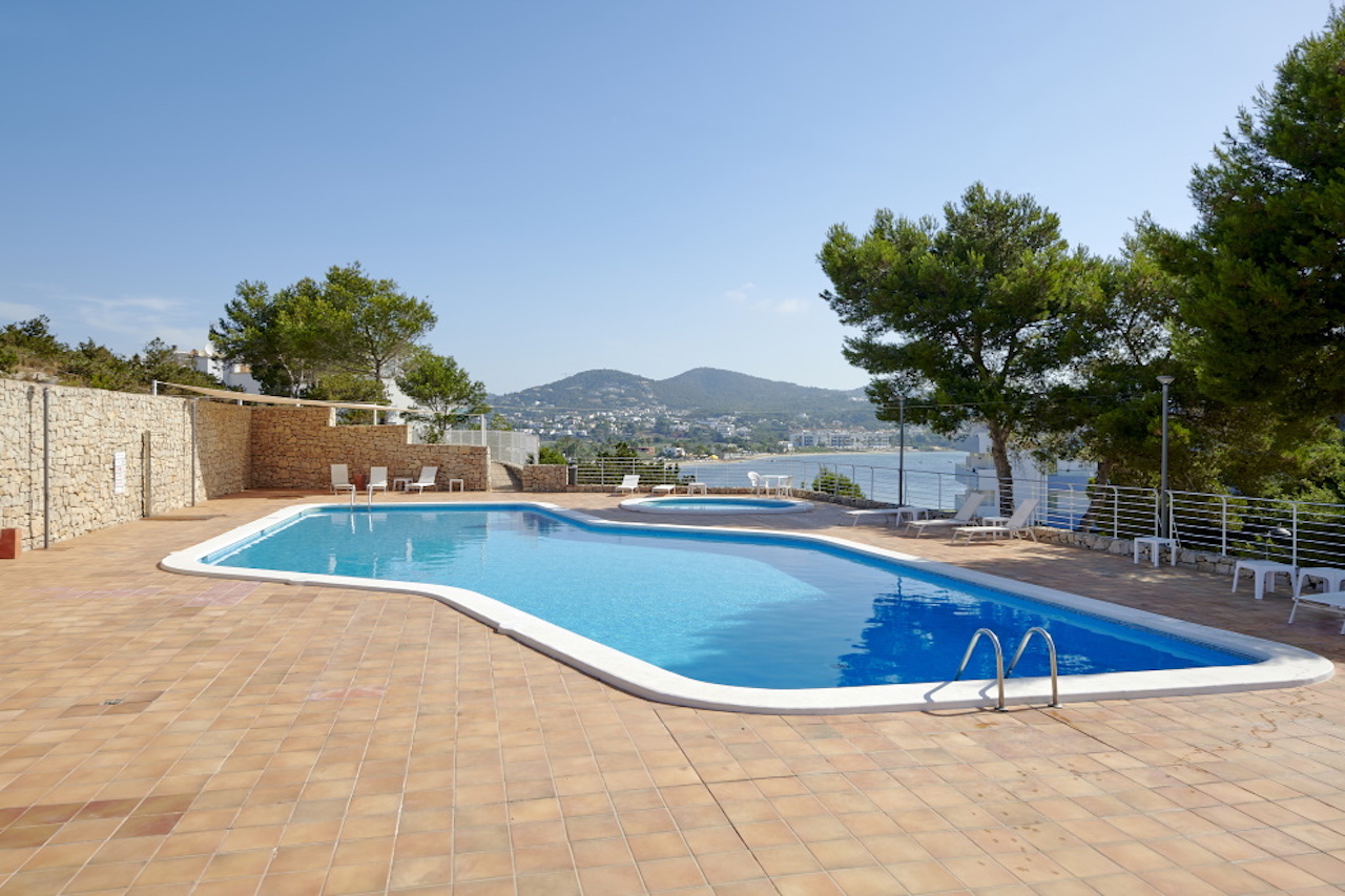 Resa estates ibiza huis kopen pool.jpg